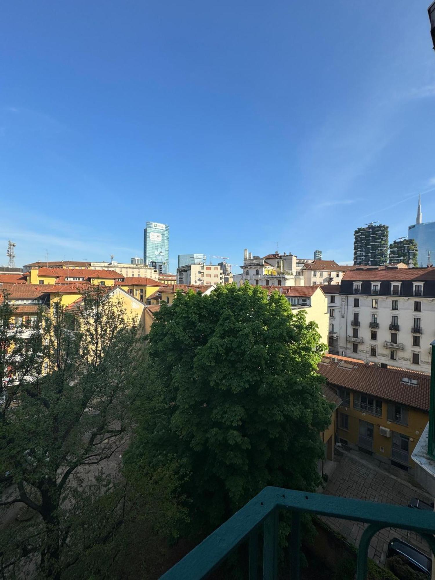 New Apartment With Balcony, Isola Bosco Verticale Milán Exterior foto