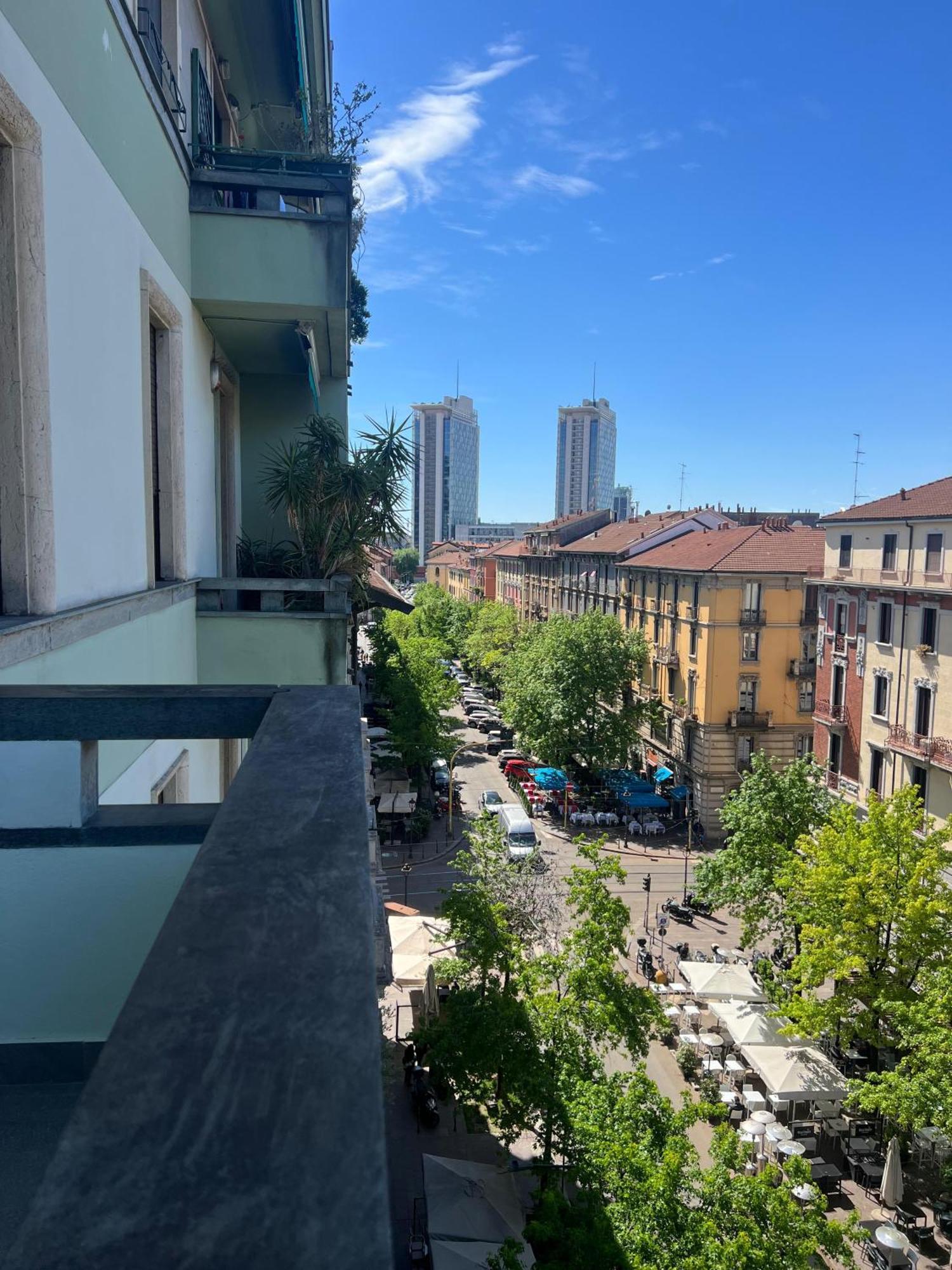 New Apartment With Balcony, Isola Bosco Verticale Milán Exterior foto