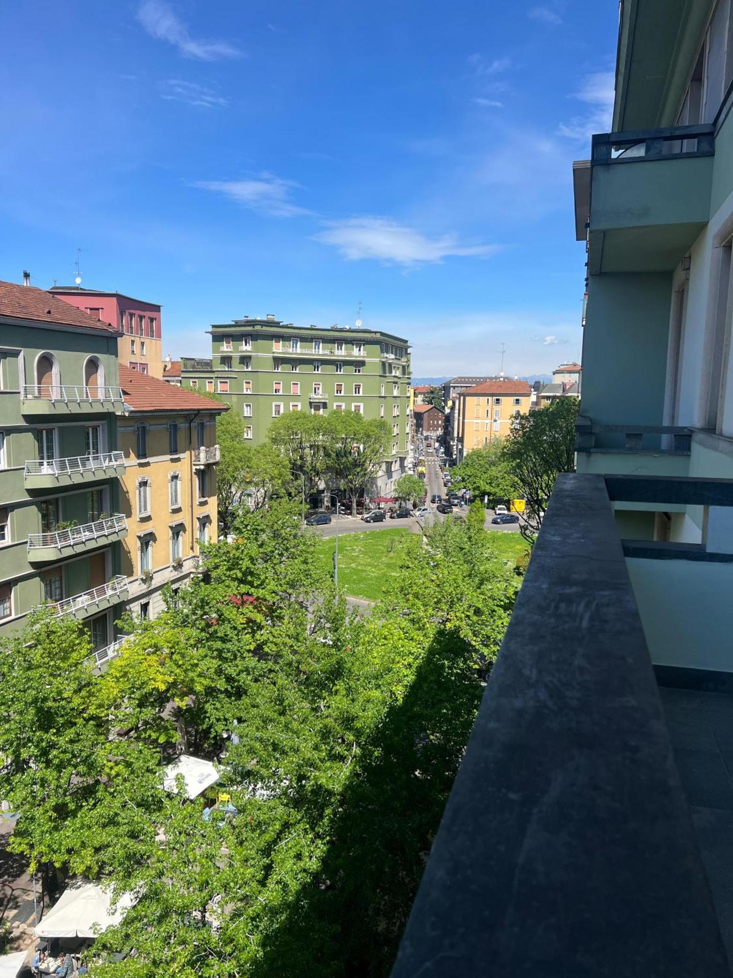 New Apartment With Balcony, Isola Bosco Verticale Milán Exterior foto
