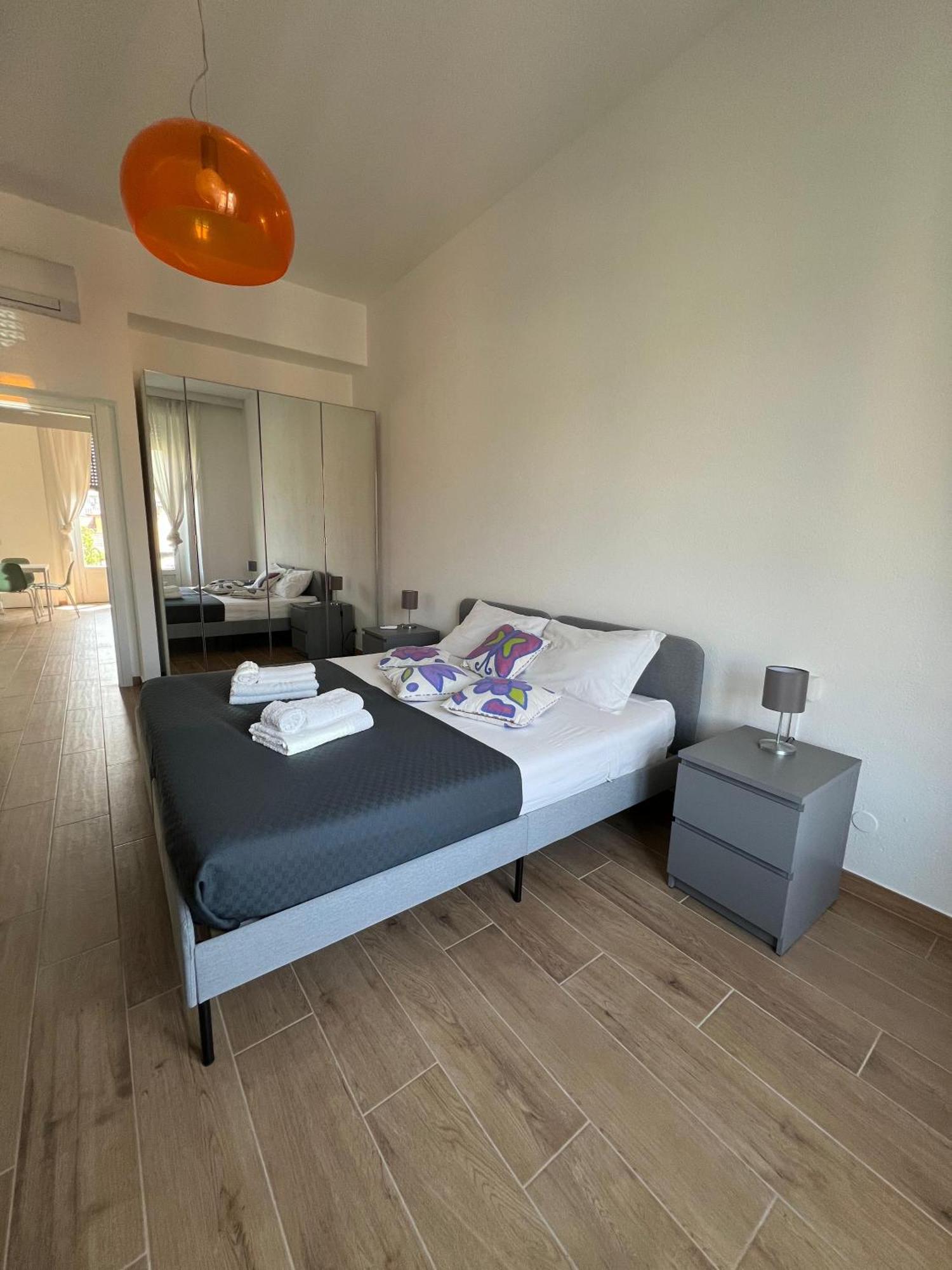 New Apartment With Balcony, Isola Bosco Verticale Milán Exterior foto